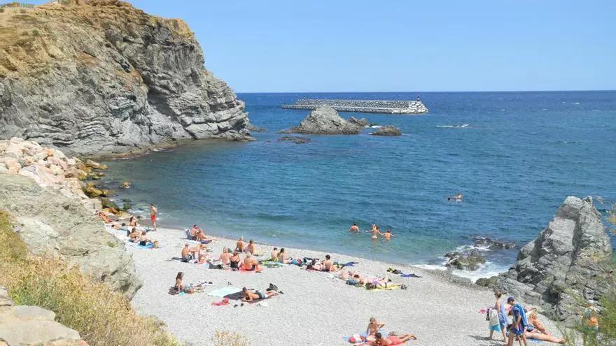 Llançà tanca la platja de la Gola per una fuita