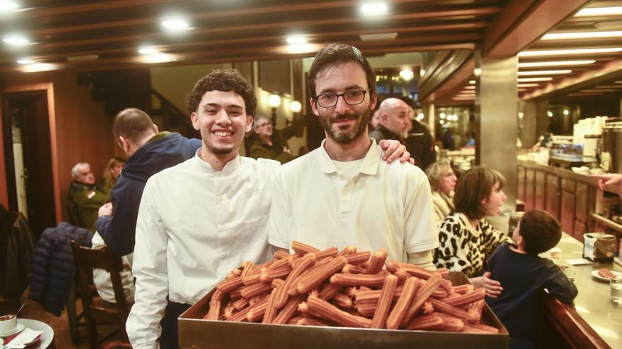 Los trabajadores de Bonilla a la Vista se preparan para despachar 43.000 churros.