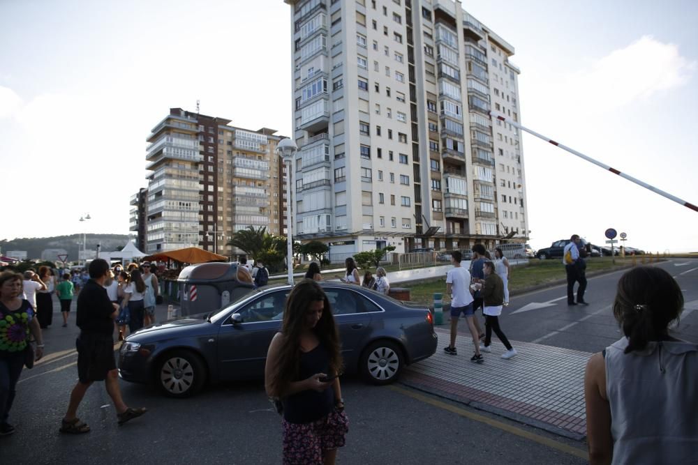 Salinas surfea en 'longboard'