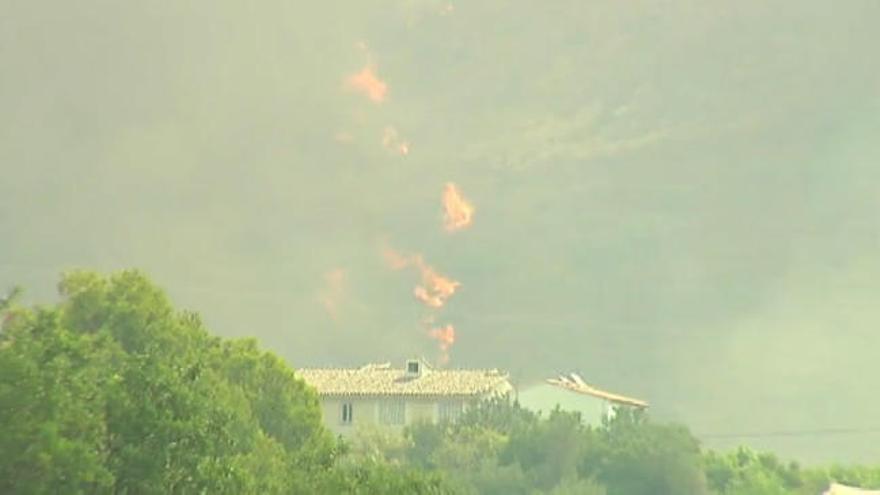 Logran acotar el incendio de Bolulla