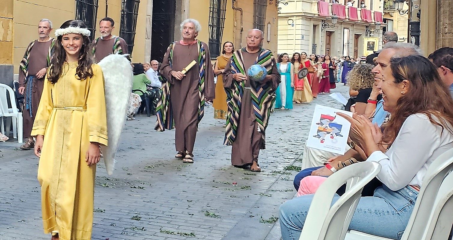 Laura Mengó, La Reina de Saba, Paula Nieto y el Ángel del Monte Horeb en el Corpus 2023