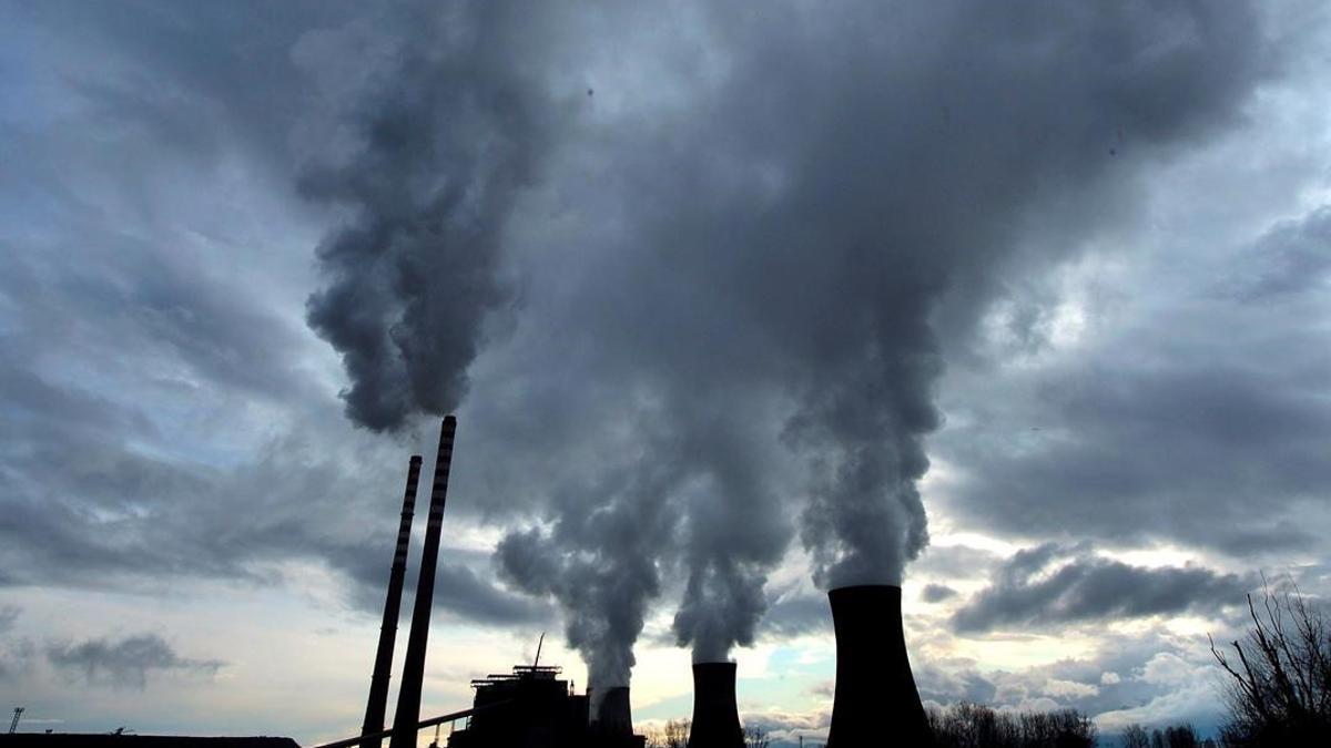 La UE acuerda reducir sus emisiones de CO2 al menos un 55% en el 2030
