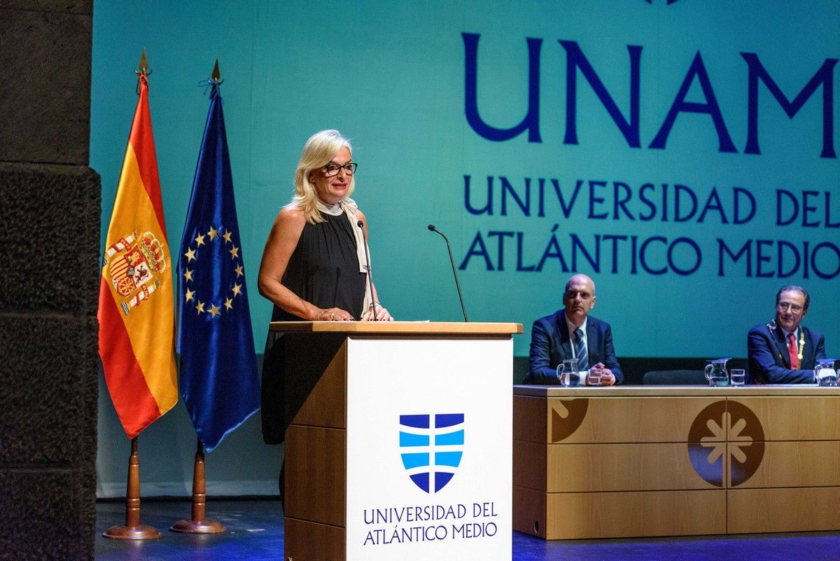 Investidura de la Dra. Dña. Ana María González Martín como rectora de la Universidad del Atlántico Medio