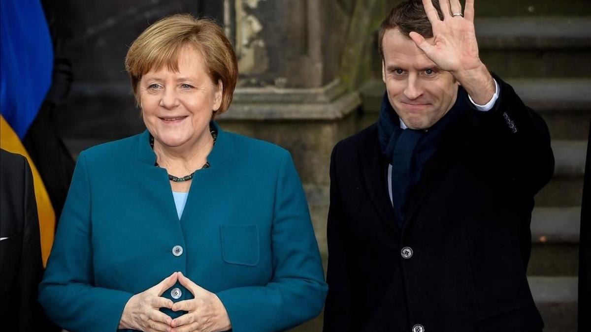 La cancillera alemana, Angela Merkel, y el presidente francés, Emmanuel Macron, a su llegada a la firma del Tratado de Aquisgrán.