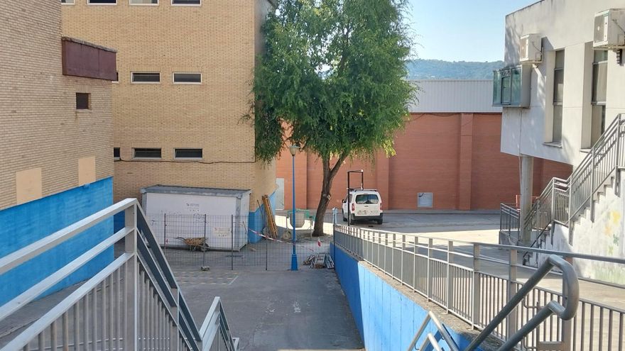 Vuelven las obras al colegio Miralvalle de Plasencia, tras casi cuatro años paradas