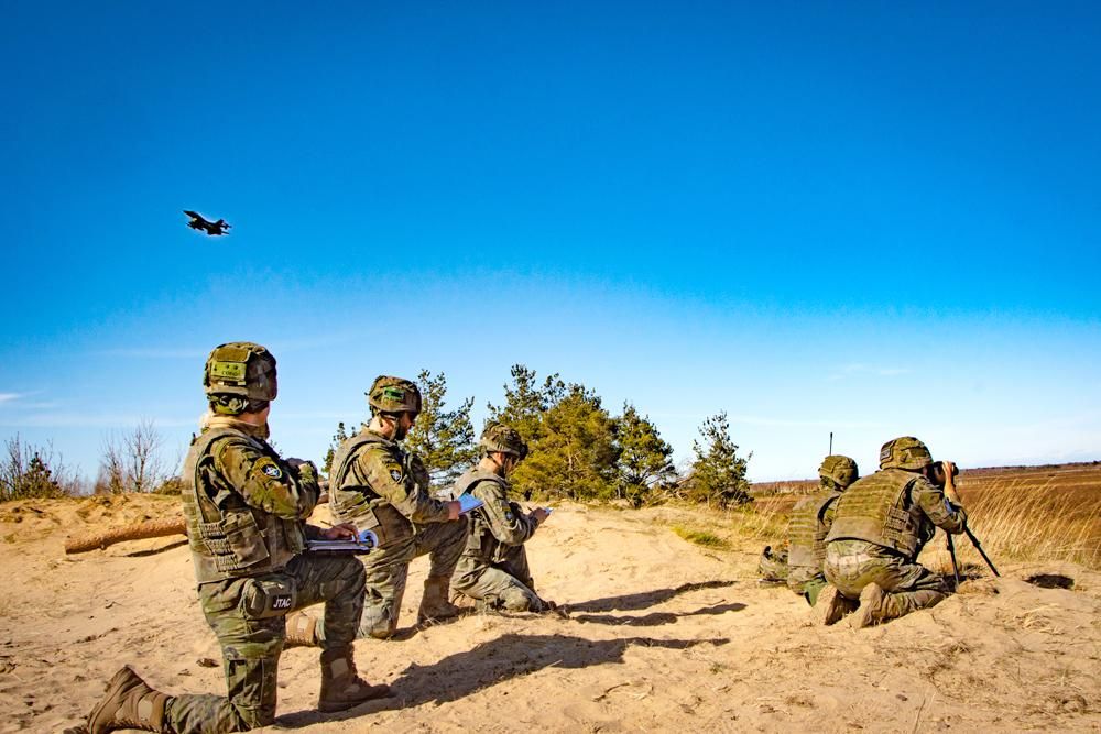 Militares de la Bri X de Cerro Muriano en misión de la OTAN en Letonia