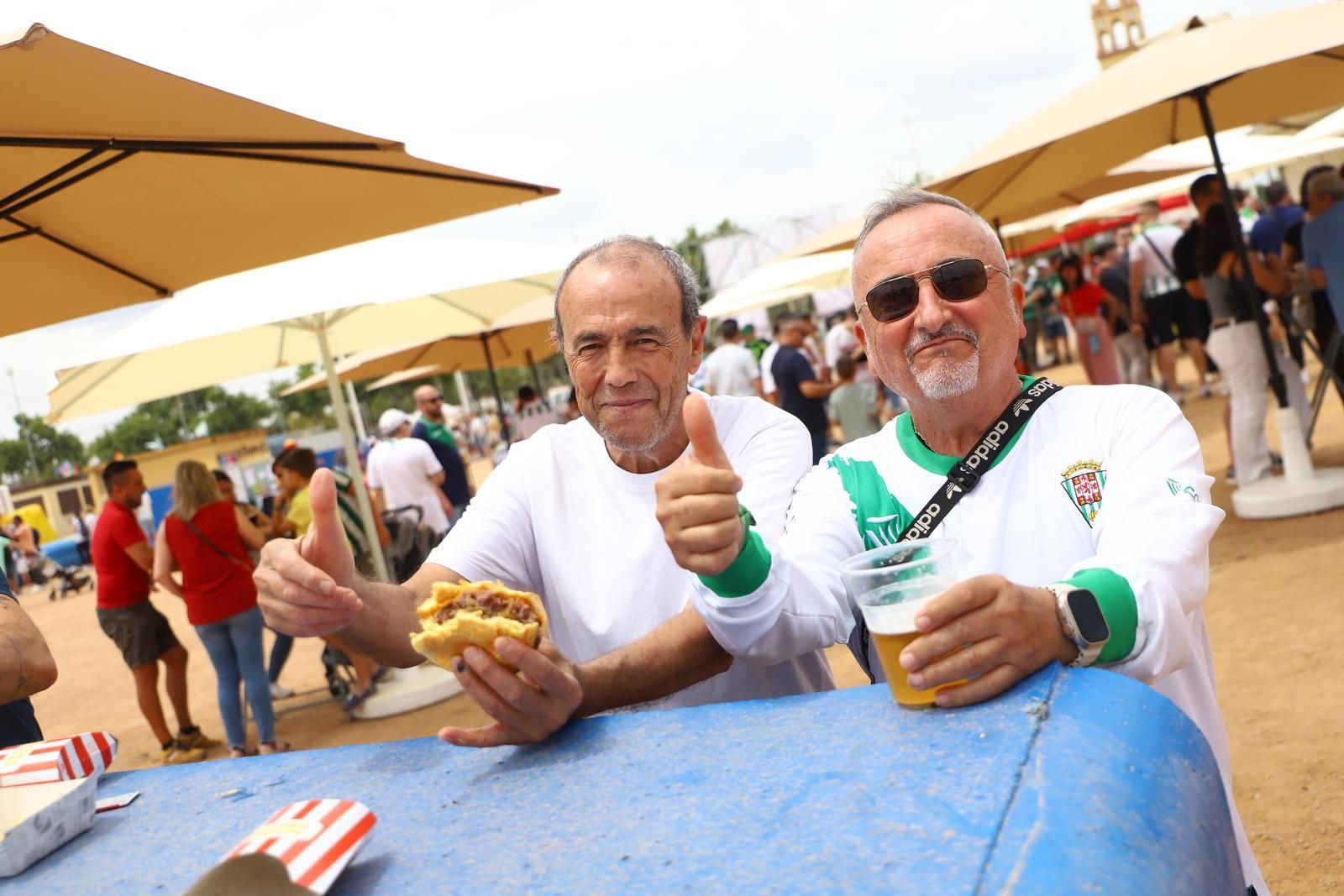 Córdoba CF-Ponferradina | El espectáculo de los aficionados en la Fan Zone de El Arcángel
