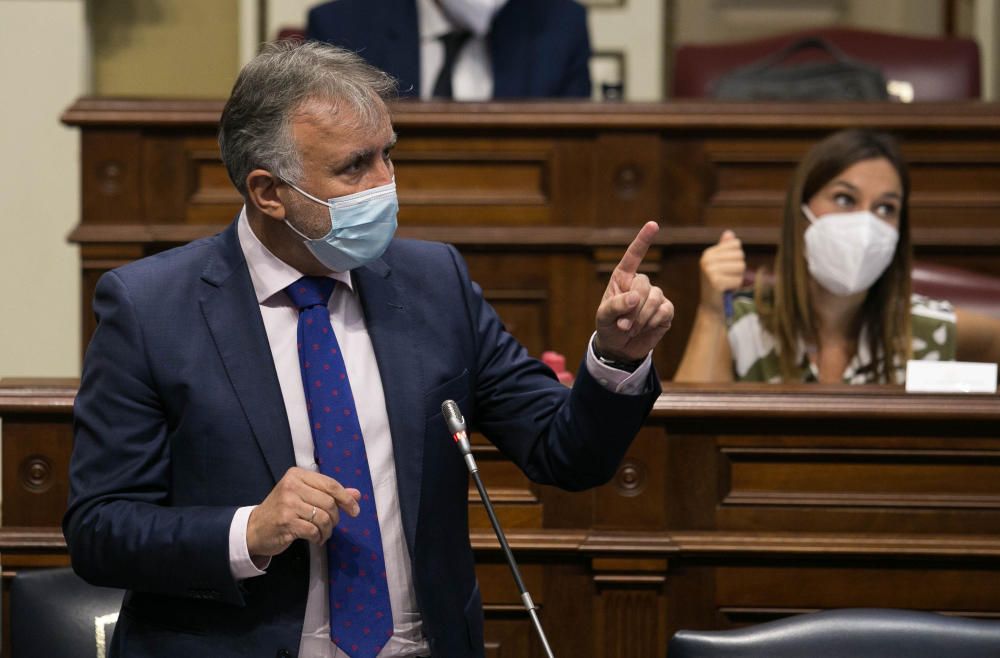 El Parlamento de Canarias acogió la sesión.