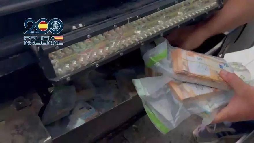 Incautados 1 kilo de cocaína y 255.000 euros en una operación de la Policía Nacional en Narón