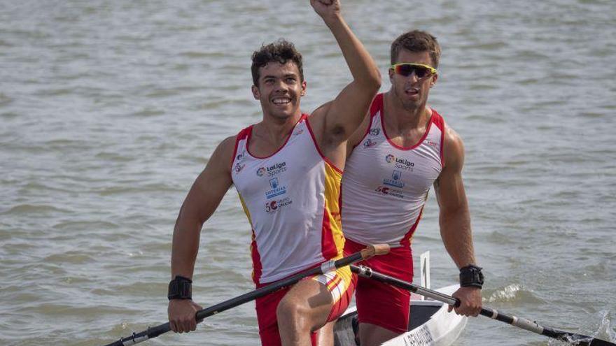 Toni Segura y Sete Benavides, canoístas del RCN Port de Pollença durante una competición.