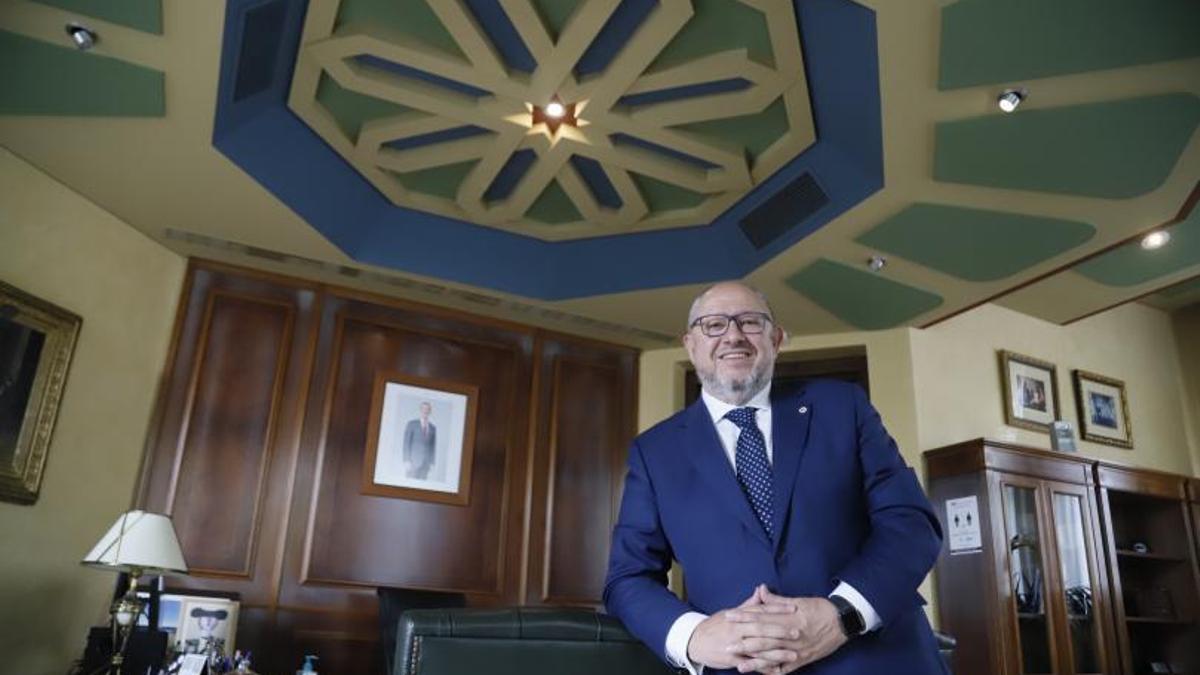 El rector de la Universidad de Córdoba, Manuel Torralbo, en su despacho del Rectorado.