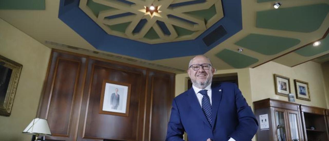 El rector de la Universidad de Córdoba, Manuel Torralbo, en su despacho del Rectorado.