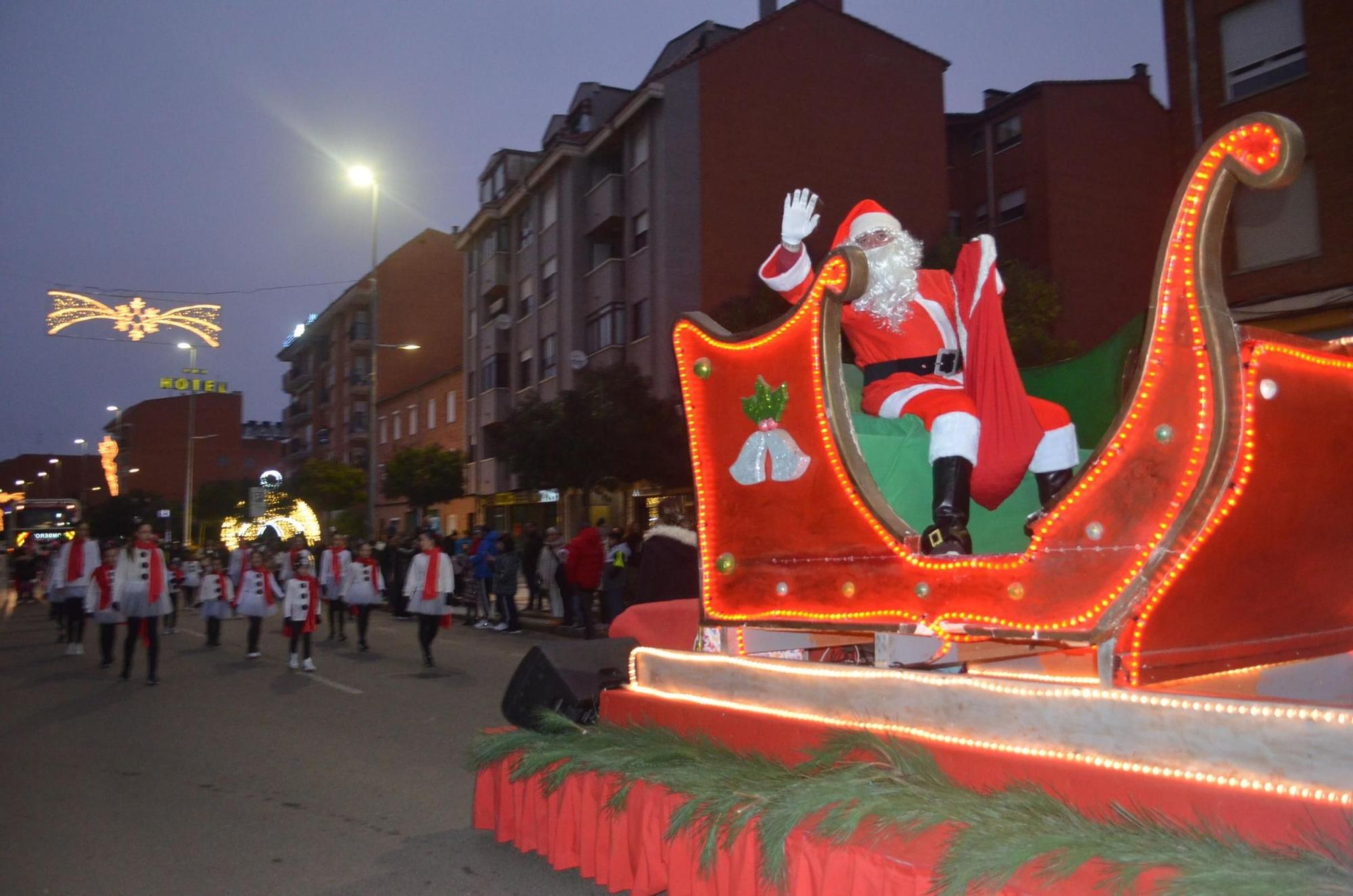 GALERÍA | Los niños de Benavente disfrutan de la Cabalgata de Papá Noel