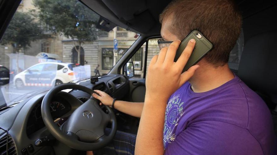 El uso del teléfono móvil se considera infracción grave