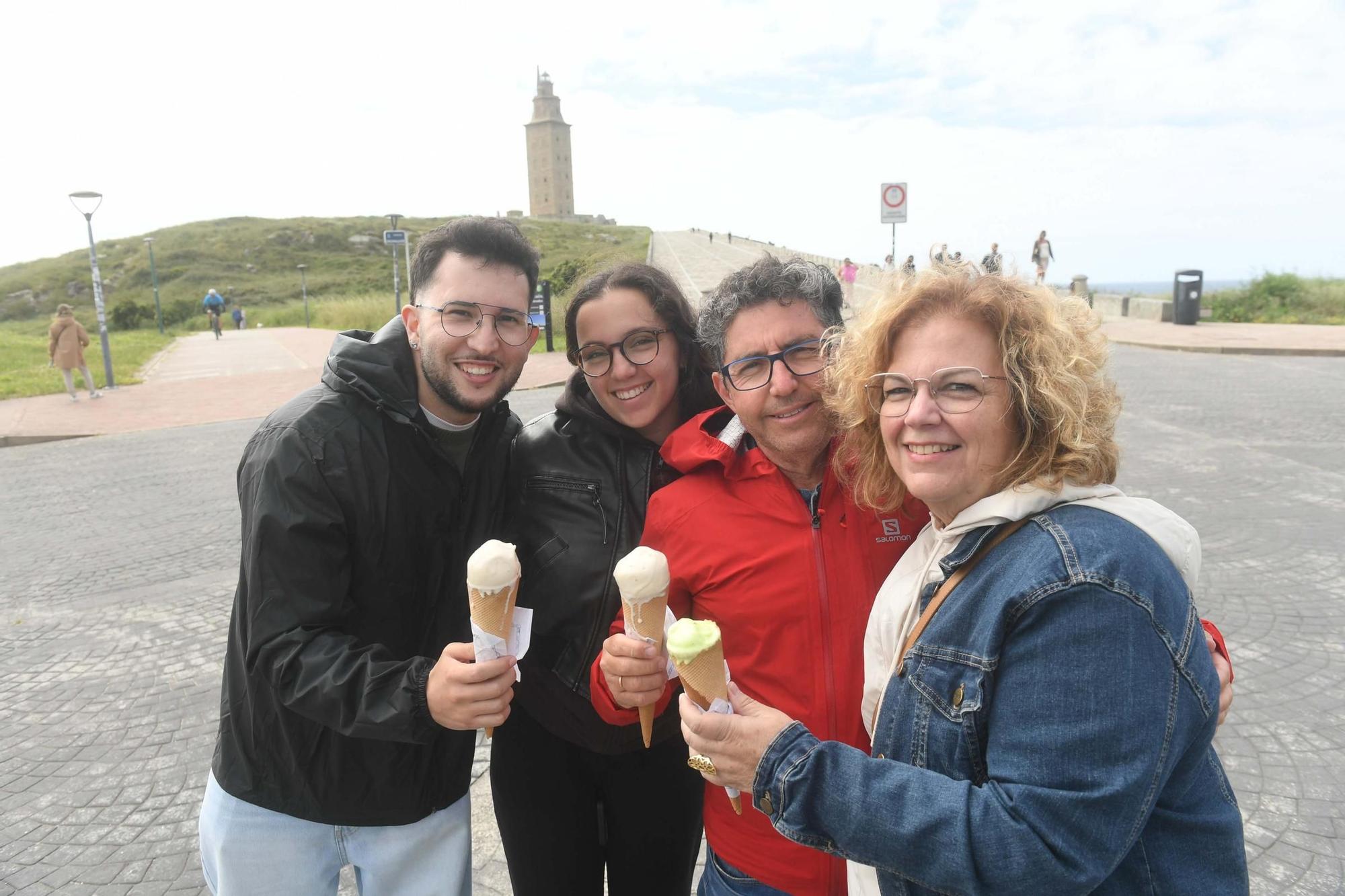 Turistas visitan A Coruña