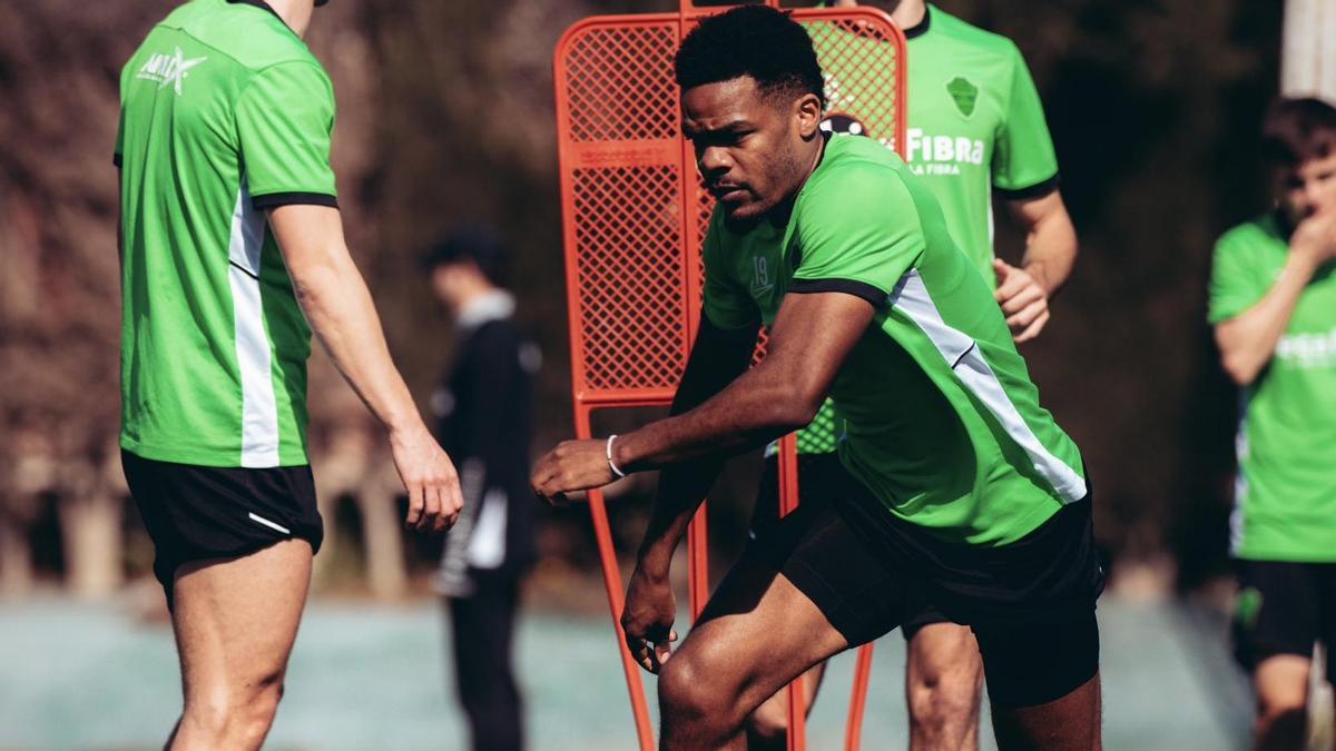 Diang regresa a los entrenamientos con la mente en el Elche-Espanyol