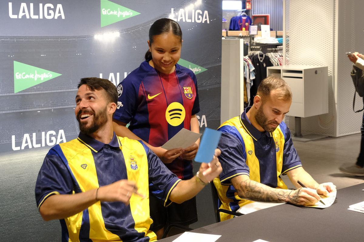 Firma de Jesé y Kirian en El Corte Inglés de Mesa y López