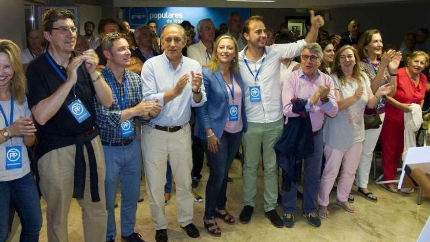 López-Chaves, Fidalgo, Figueroa, Muñoz, Dorado, Coello, Molares y Larrriva en la sede del PP. // M. Canosa