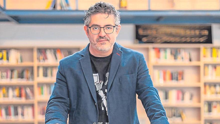 Andrés Cortés Caballero, ganador del premio literario 'Philip Marlowe' de Cartagena Negra: "Creo que la realidad suele ser bastante más oscura que la ficción"