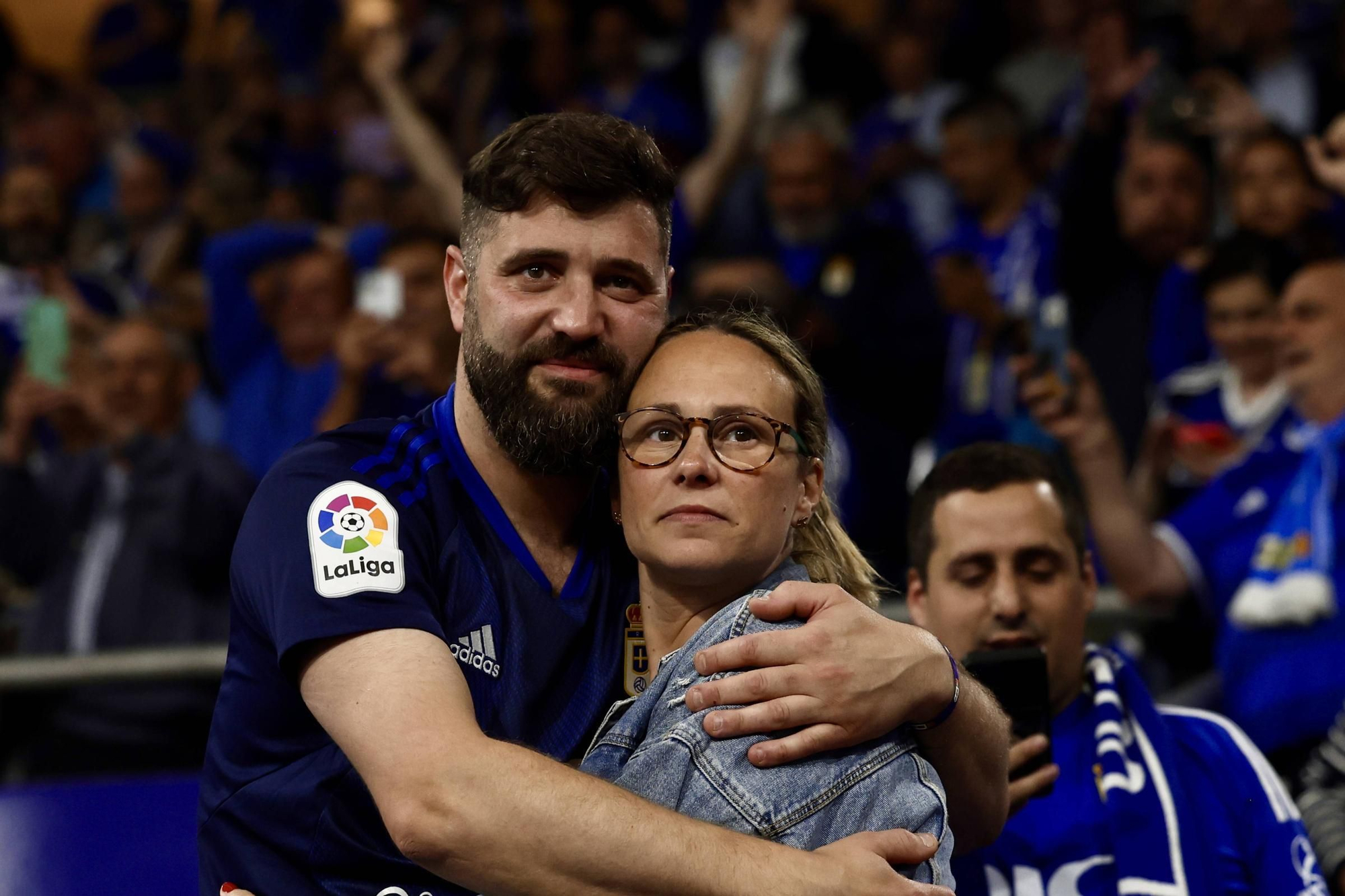 EN IMÁGENES: Así se vivió en el Carlos Tartiere la noche del ascenso del Oviedo a Primera División 24 años después