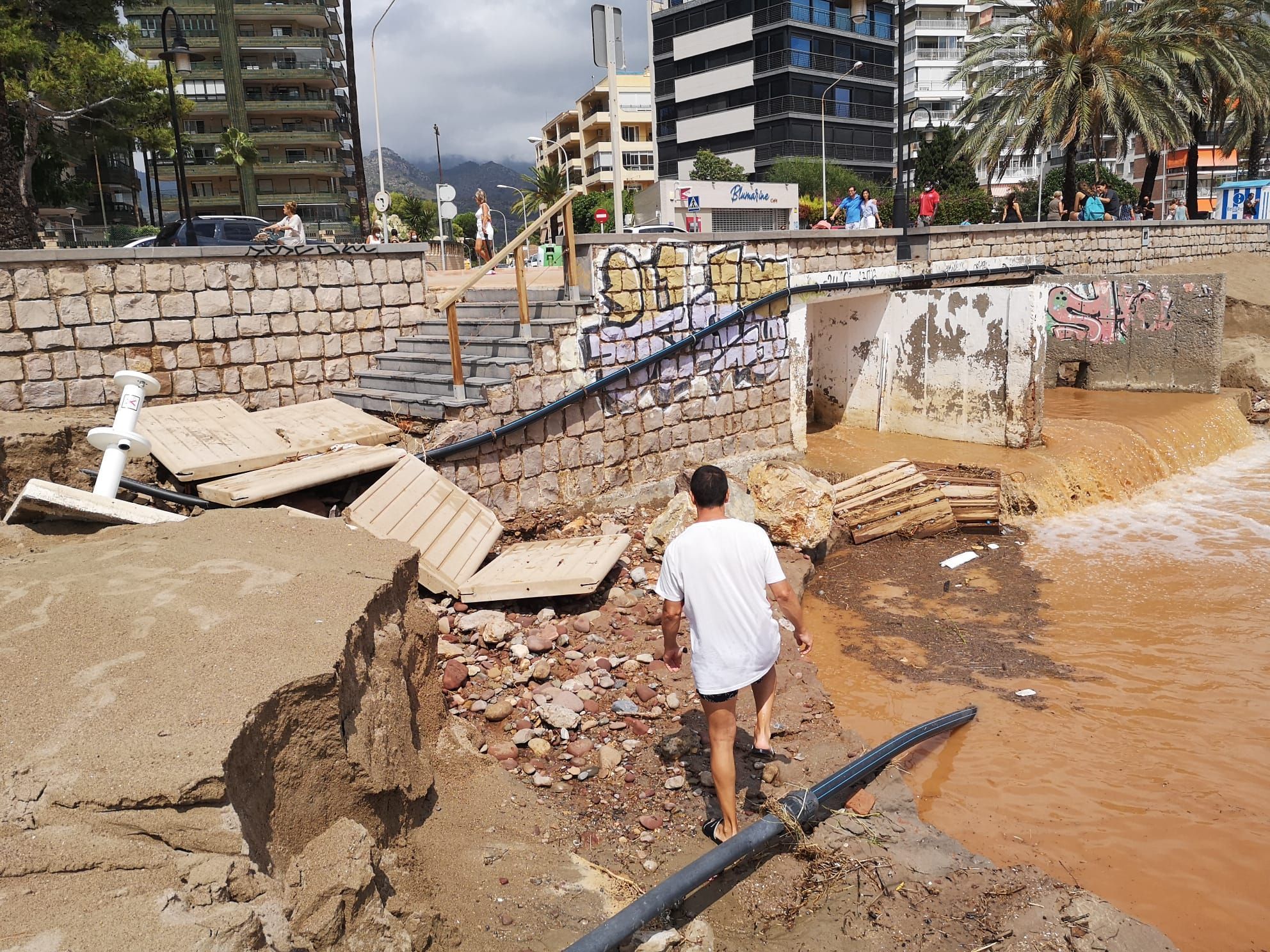 Benicàssim ahogada por el temporal, foto a foto