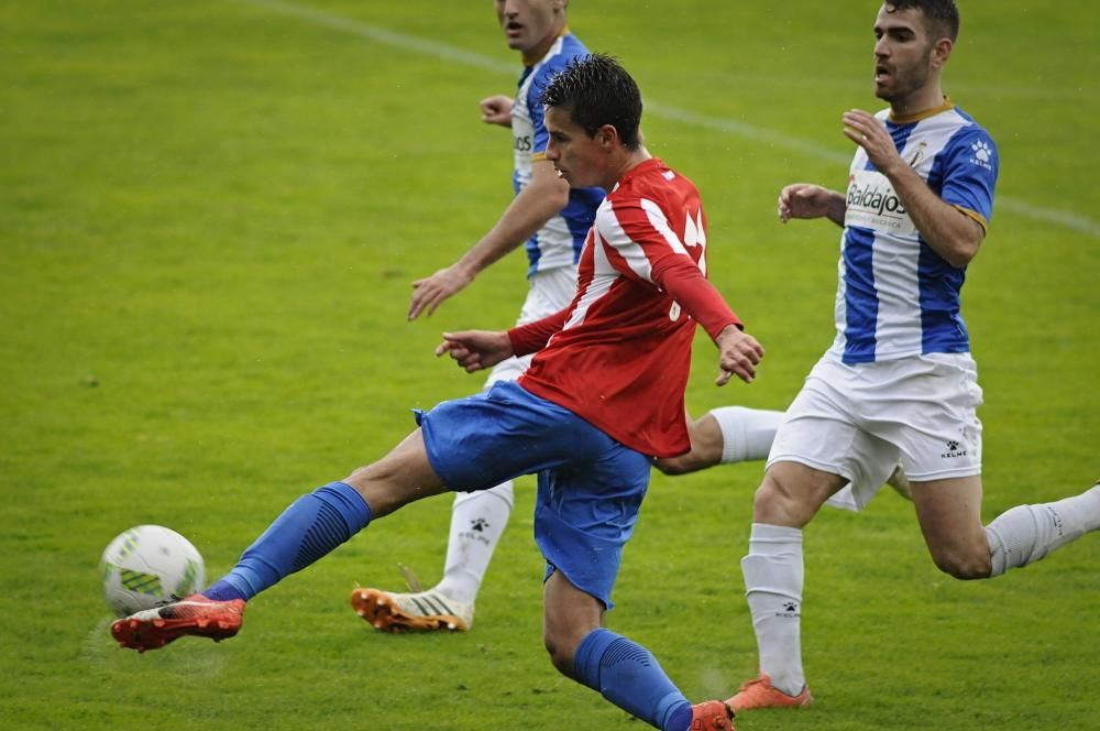 El partido entre el Sporting B y el Real Avilés, en imágenes