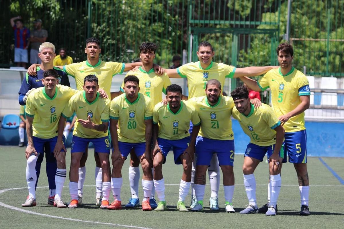 La selección brasileña con Luis Carbonell abajo a la derecha