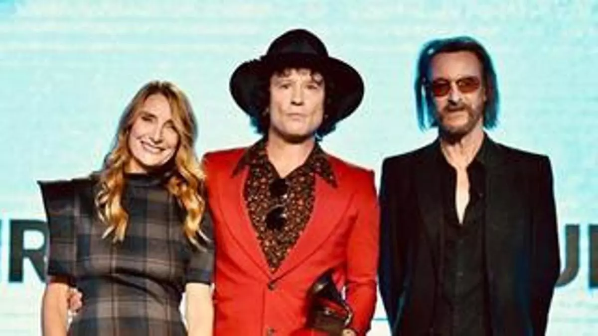 Bunbury recibe un premio especial de los Grammy Latinos: "He tenido la fortuna de actuar en muchos de los peores escenarios"