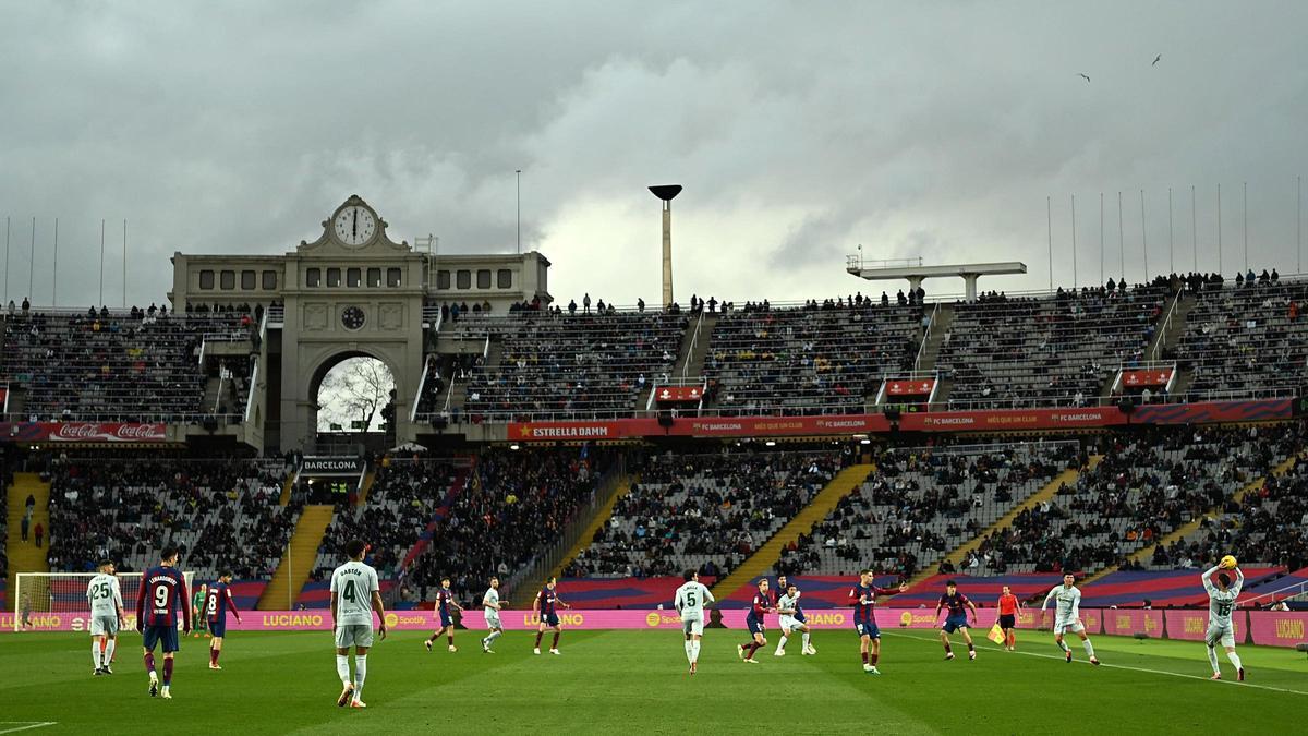 Imagen del partido entre el FC Barcelona y el Getafe en el estadio Lluís Companys.