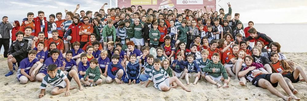 Rugby, voleibol, playa y solidaridad