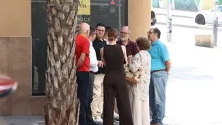 Las hogueras Carrer Sant Vicent y Remigio Soler: a un día de la plantà y sin permiso de monumento ni de racó