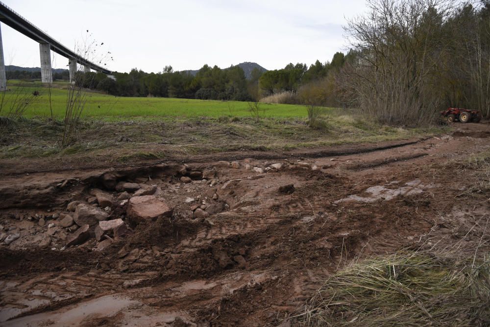 El principal camí del Suanya de Manresa, malmès pel temporal