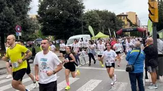 Medio millar de personas corren en El Llano, en Gijón, en favor de la Liga Reumatológica Asturiana: "Así se hace barrio, comunidad y ciudad"