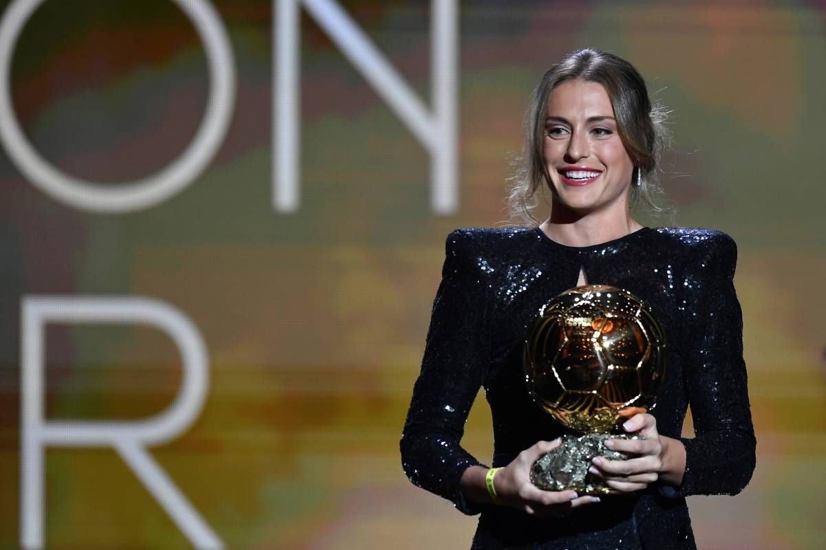 Alexia Putellas con el balón de oro