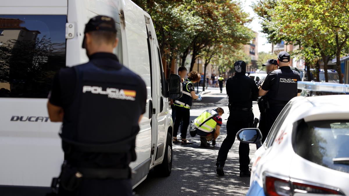 Un tiroteo en el barrio Zaragozano de Torrero termina con un padre y su hijo heridos.