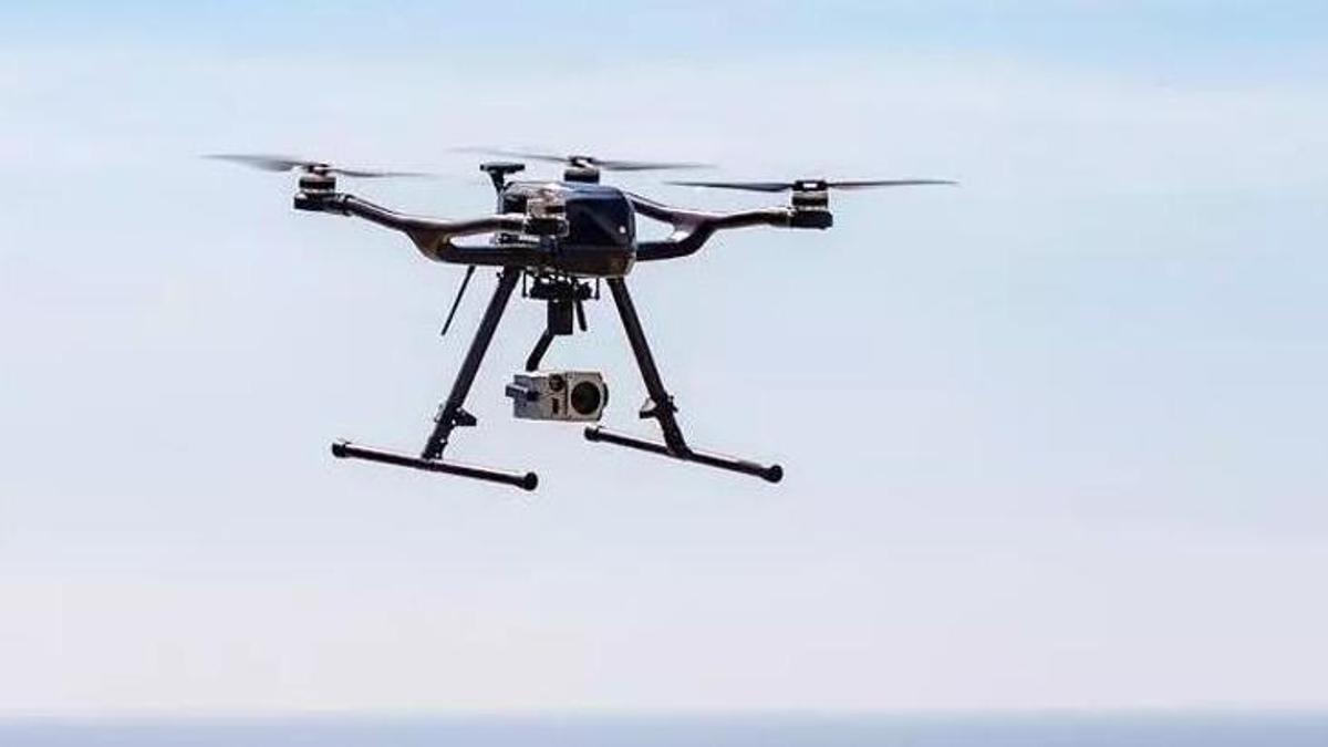 Un dron, en una demostración de vuelo en la provincia