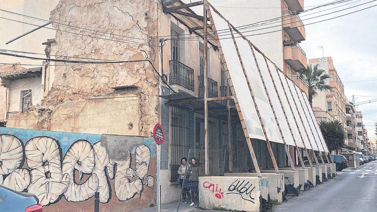 Torrevieja reclama al propietario del edificio protegido de la Posada del Parejo que la rehabilite para evitar que se venga a abajo o que realice el proyecto de pisos que tiene autorizado