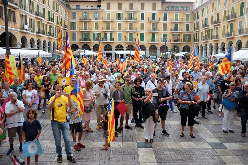 Concentración independentista en la Plaza Mayor de Palma