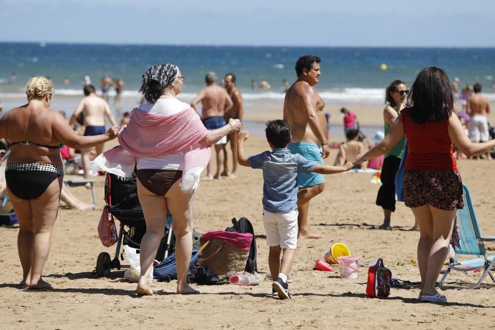 La danza prima y el Restallón en Gijón