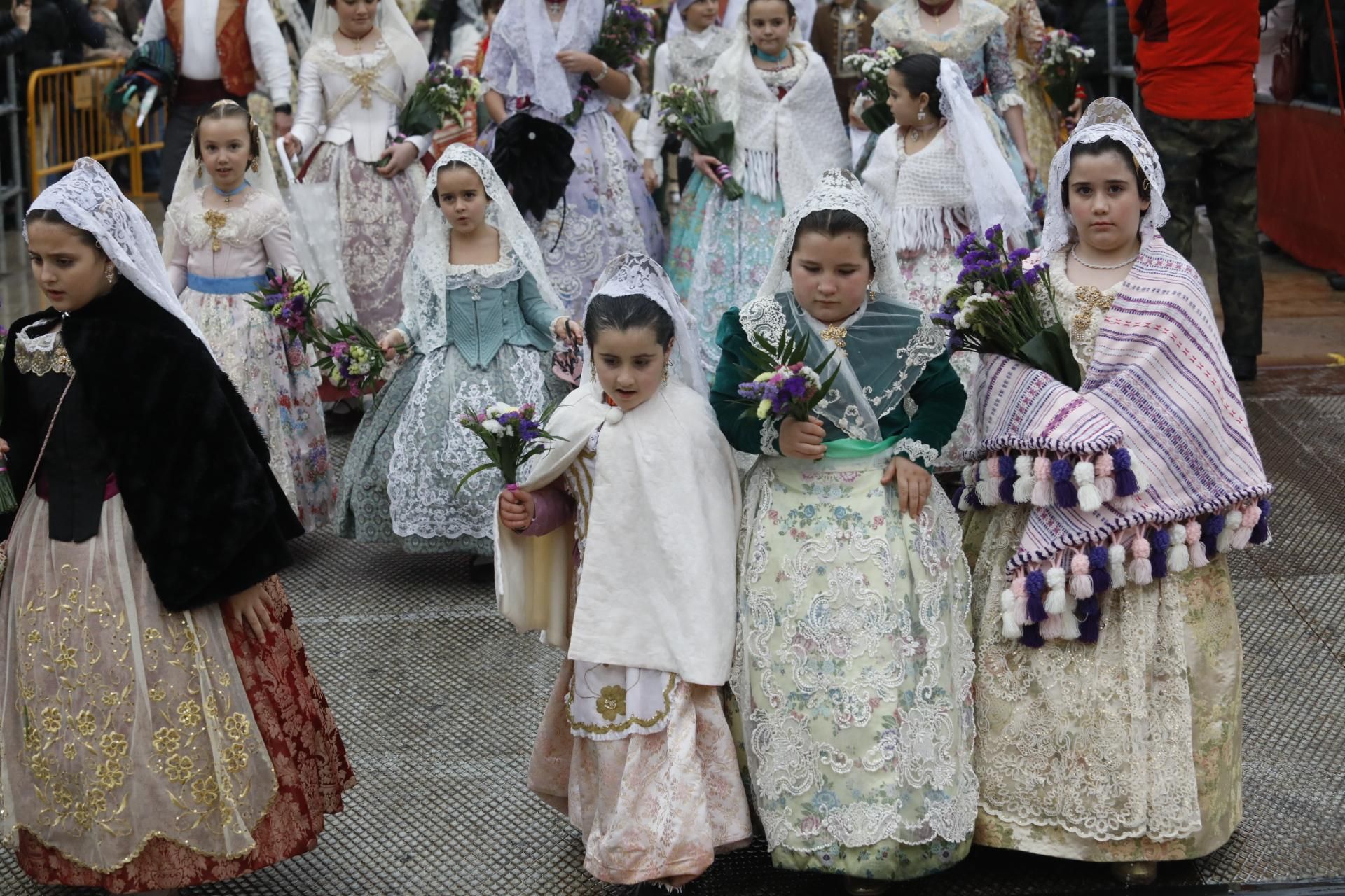 Búscate en el primer día de ofrenda por la calle Quart (entre las 18:00 a las 19:00 horas)