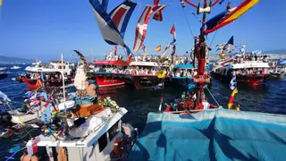 Una armada para escoltar en O Morrazo a la Virgen del Carmen, patrona del mar