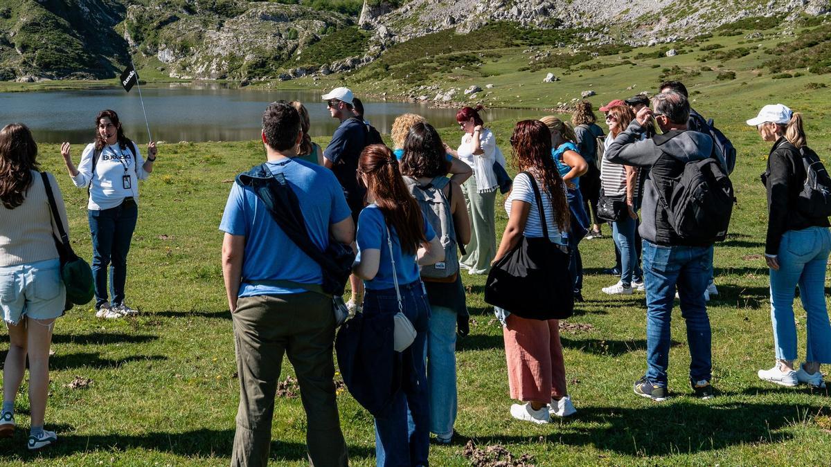 Visitantes, en los lagos de Covadonga.