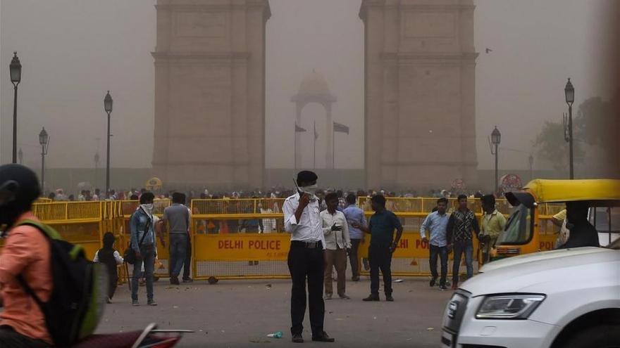 Unas violentas tormentas de arena dejan cerca de un centenar de muertos en India