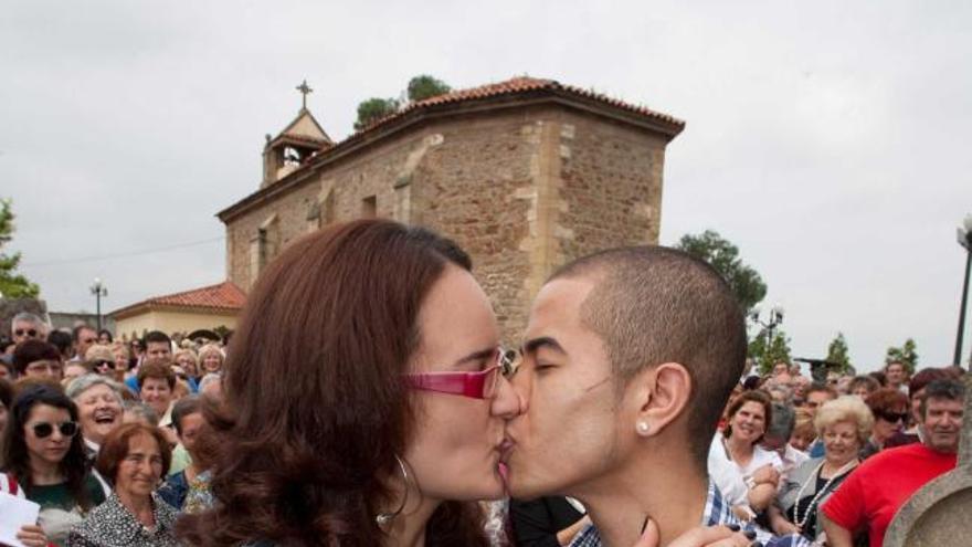 Cristina Miguel y Andricson Javier Orozco, en el Rito del Beso de 2011.