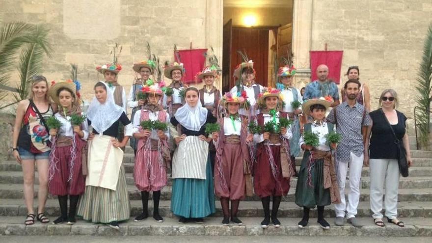 Los &#039;cavallets&#039; y la multitudinaria &#039;Revolta&#039; culminan las celebraciones de Vilafranca