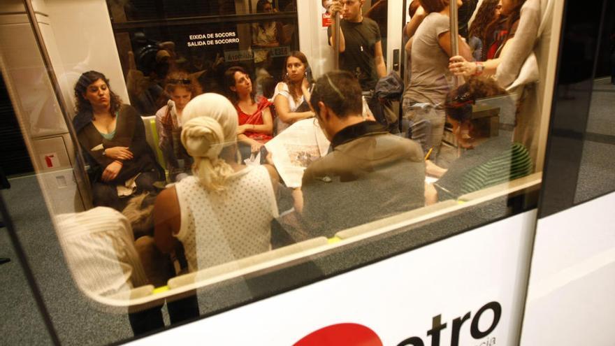 Imagen de archivo de un convoy del metro de Valencia.