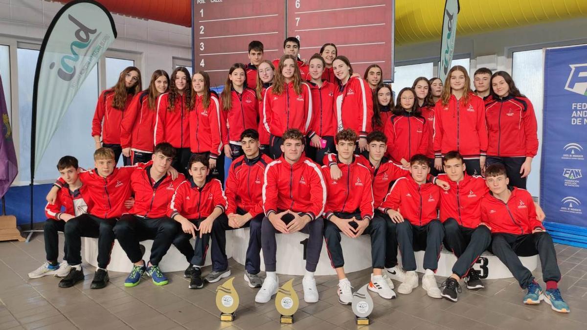 Nadadores del Navial participantes en el Campeonato de Andalucía infantil de natación.