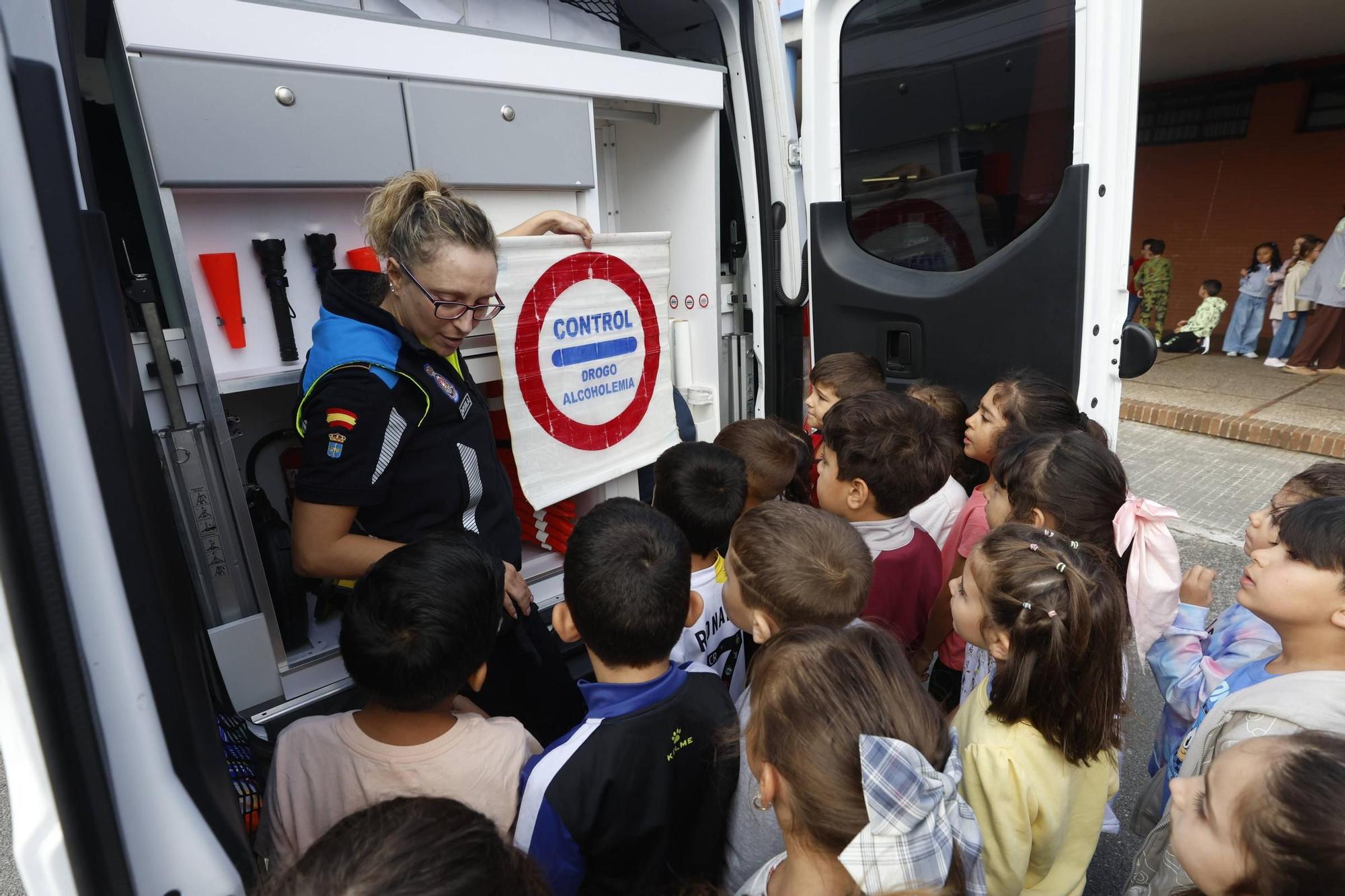 La Policía Local visita el colegio de La Luz
