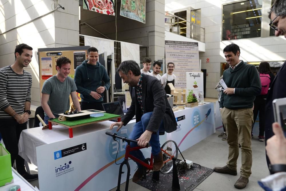 Estudiantes de ciclos formativos presentan sus proyectos de emprendimiento en el Fórum. Apuestan por el medio ambiente, el reciclaje y las nuevas tecnologías.