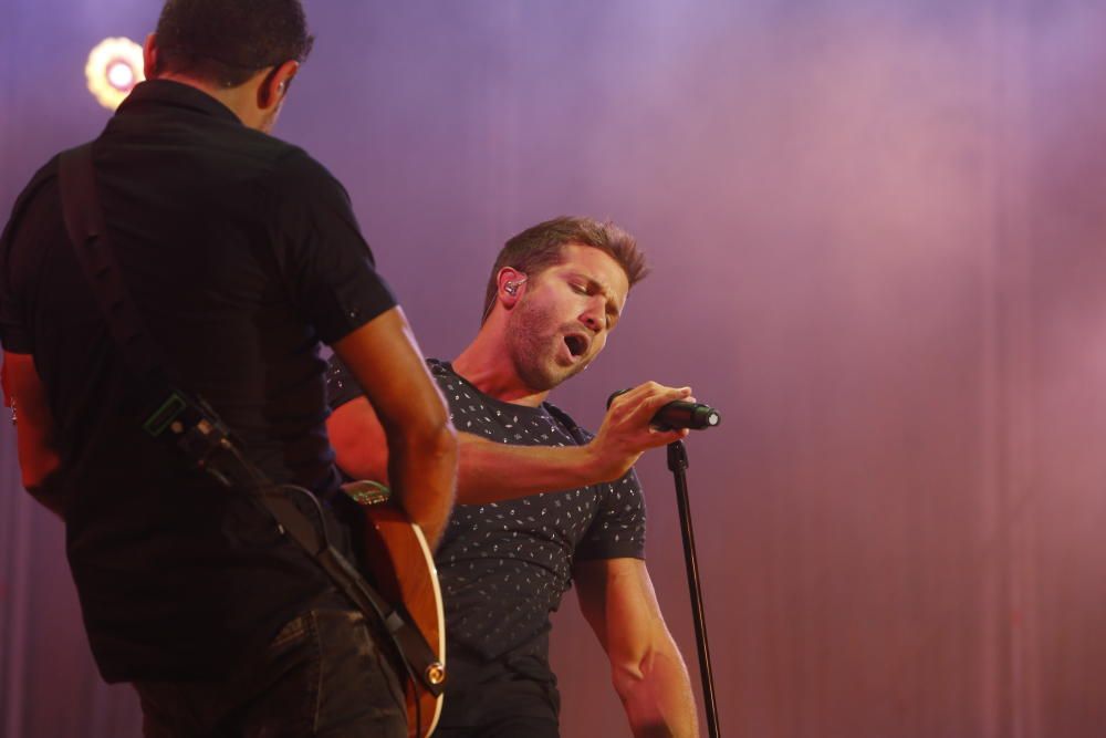 Un momento del concierto  de Alborán en la Plaza de Toros de Alicante.